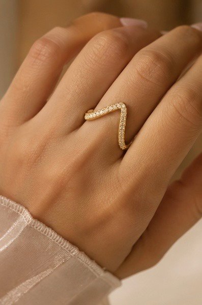 Aurora Curve Ring - Image 4